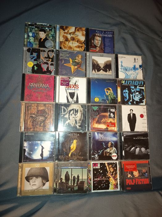 Vários CDs de vários grupos