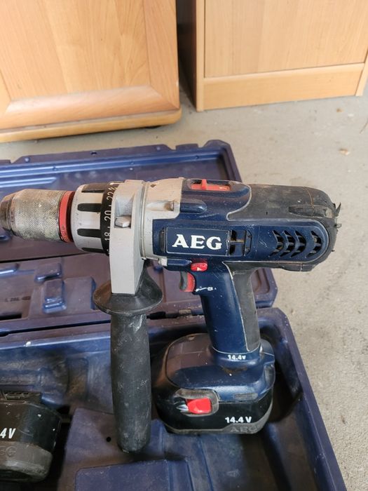 Wkrętarka  wiertarka z udarem AEG