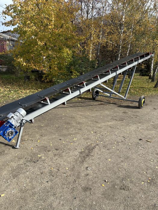 Пересувний стрічковий конвеєр для завантаження мішків у автотранспорт