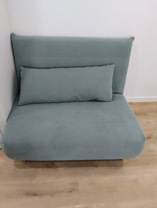 Poltrona verde com almofada