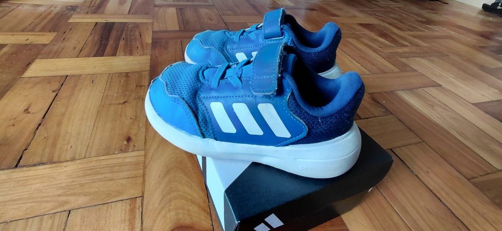 Sapatilhas criança Adidas 26