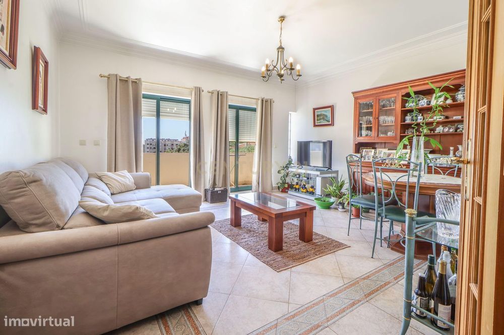 T3 com garagem e arrecadação, Ramalha - Almada