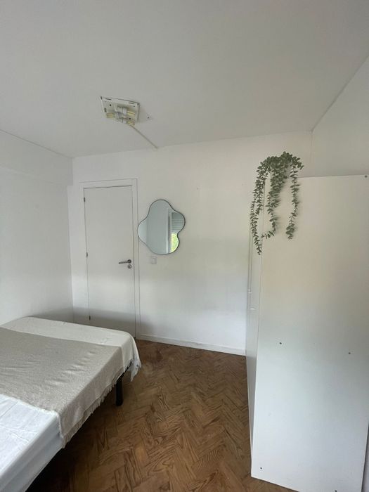 Quarto casal s/caução Olivais Sul