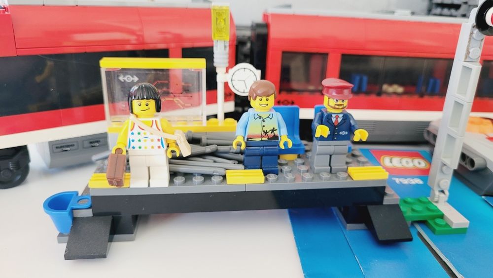Klocki Lego 7938 Pociąg pasażerski