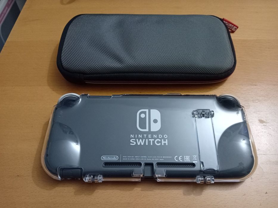 Nintendo Switch Lite + Extras