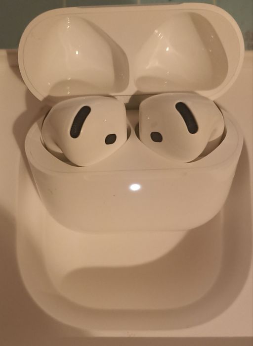 Auriculares airpods 4 Apple