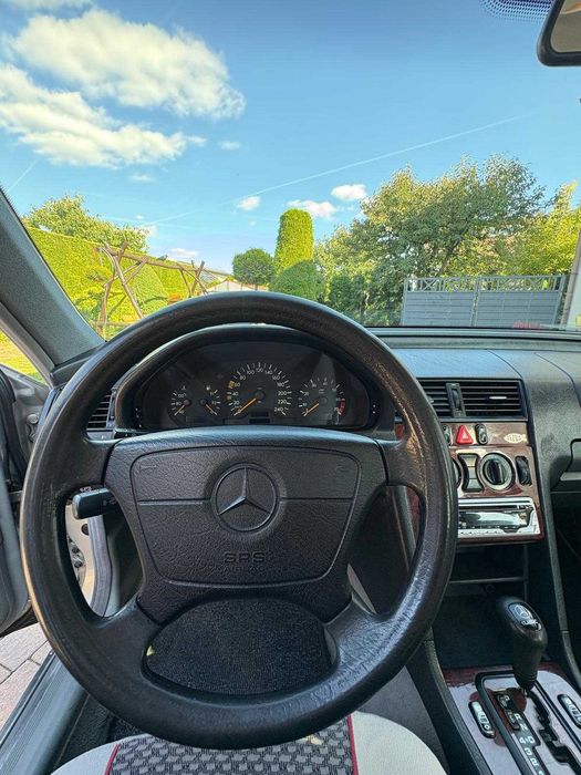 Mercedes-Benz W202