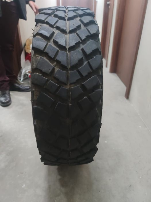 Pneus 4X4 215/75 R15 FEDIMA c/ jante montada