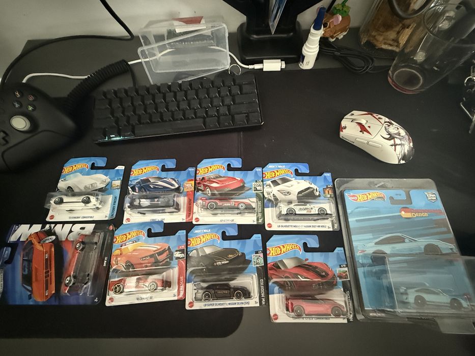 Zestaw samochodzików hot wheels
