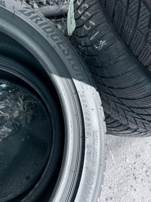 225 45 19 Bridgestone Blizzak LM005 85% 2023 Шини Зима