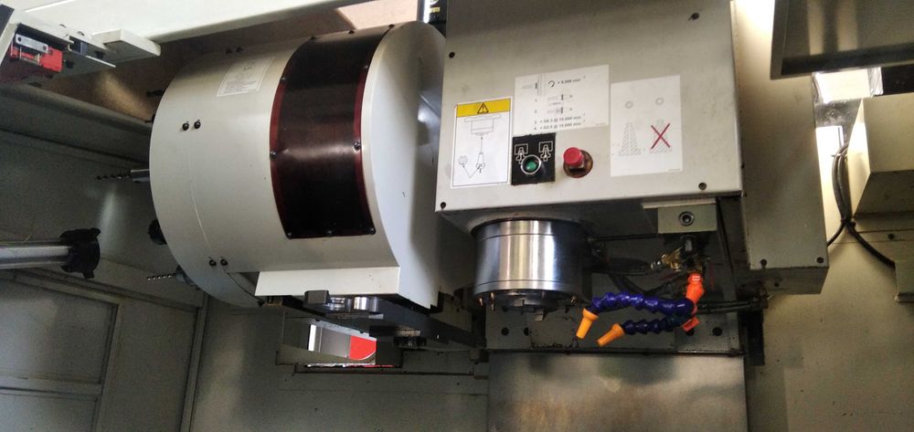 Обробний центр HURCO  VMX42, 2007 рік, дуже хороший стан,