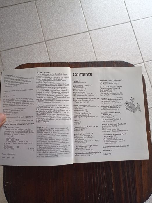 Livro sobre sapos e rãs