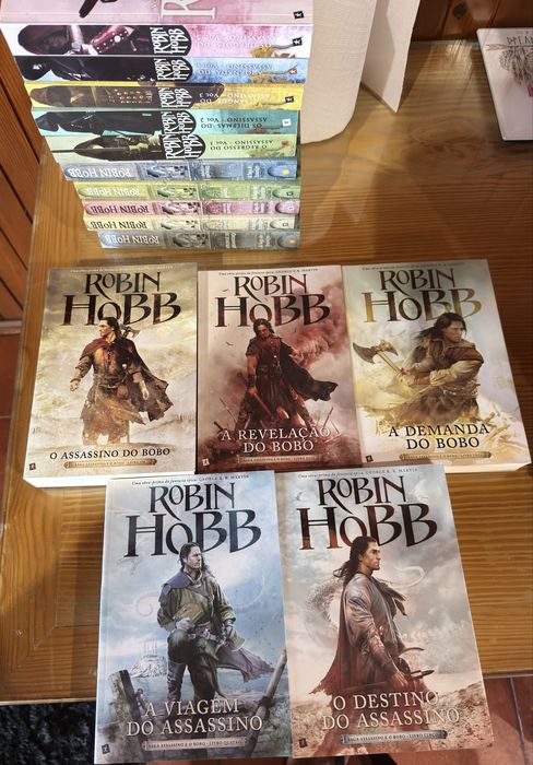 COLEÇÃO ROBIN HOBB – 10 vendi a segunda saga agora tenho os 10 Cascais ...