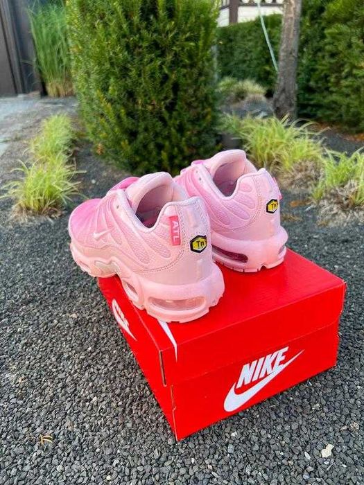 Кроссовки Женские Nike Air Max Plus TN Ultra Pink/Жіночі Кросівки