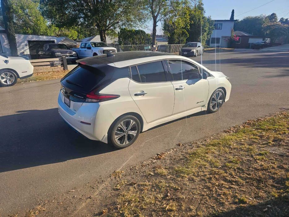 Nissan LEAF      2018