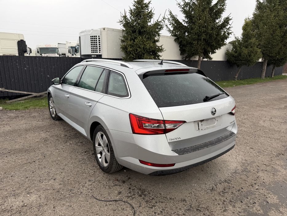 Комплектний перед Skoda Superb 3 Суперб 3 бампер LA7W-8E8E