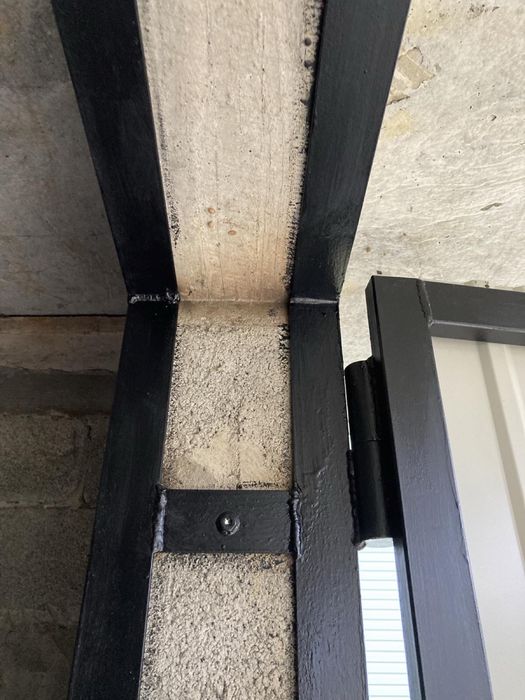 Ворота в гараж або ворота на подвіря