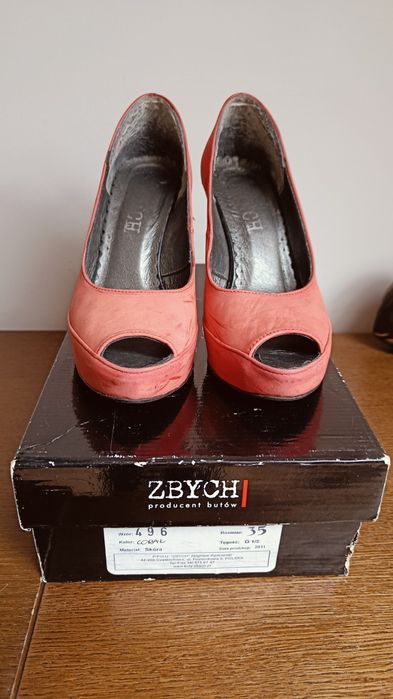 Koralowe szpilki na platformie r.35