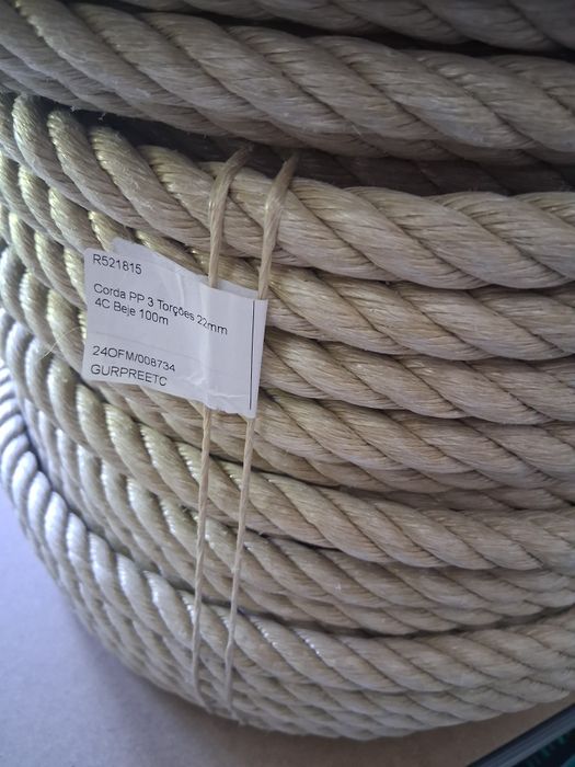 Cordas de varias espessuras.