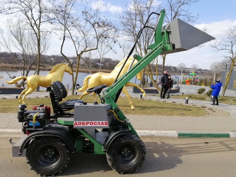 Фронтальный мини-погрузчик