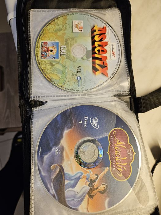 przenośny odtwarzacz DVD Medion Life E72053 (MD 43084). 
Kompatybilny