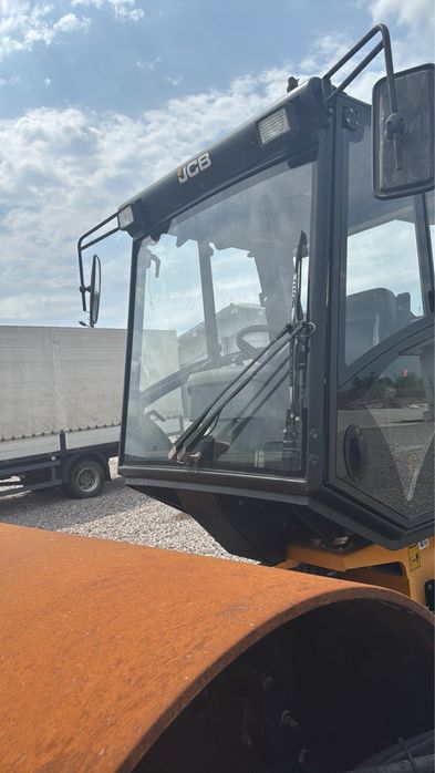 Каток JCB VM 132