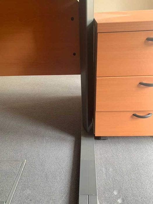 Mesas de escritório com módulos de 3 gavetas