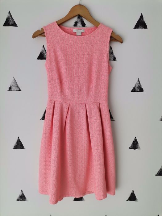 Vestido com abertura nas costas