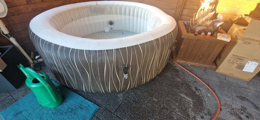 Niecka jakuzzi  z wada