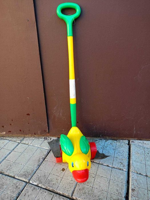 Дитяча механічна іграшка з ручкою "Качечка"