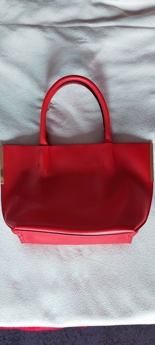 Mala vermelha de senhora