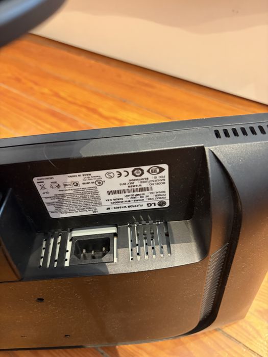 2 Monitores LG 19 polegadas VGA