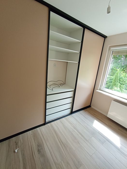 Wykonuje meble na wymiar