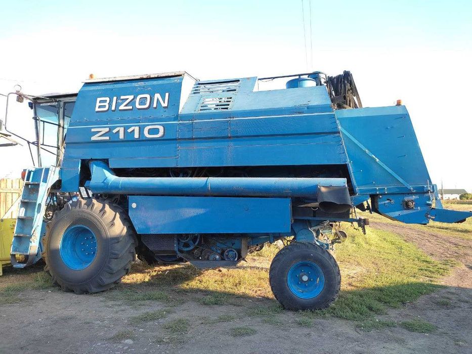Продам комбайн  New Holland  BizonBSZ110 2001