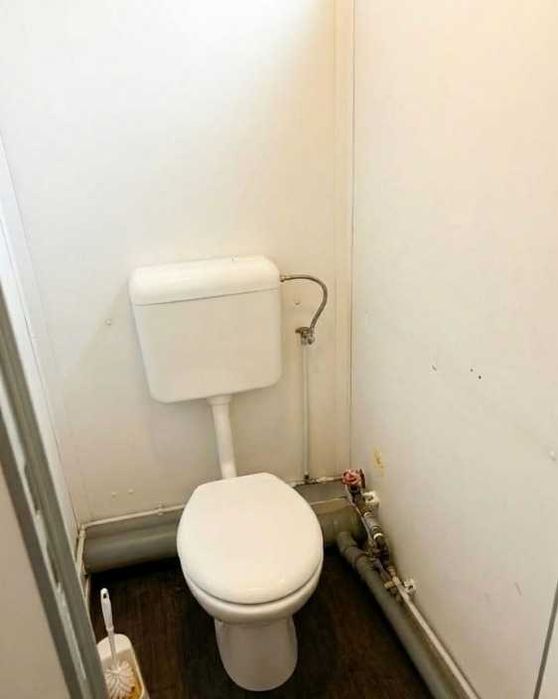 Kontener sanitarny z WC i umywalkami