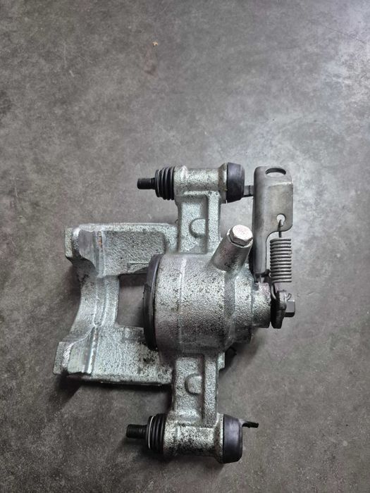 Zacisk Hamulcowy  Prawy tył  Renault Master III