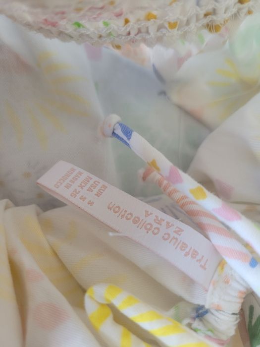 Piękna biała sukienka w kwiaty odkryte ramiona boho Zara