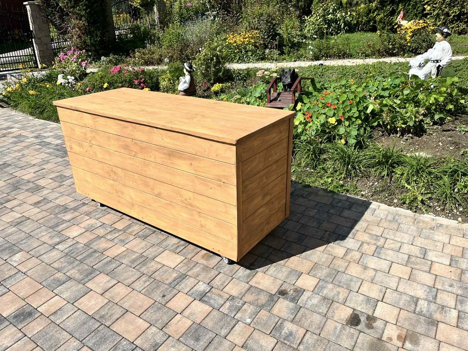Drewniana skrzynia schowek na balkon i taras