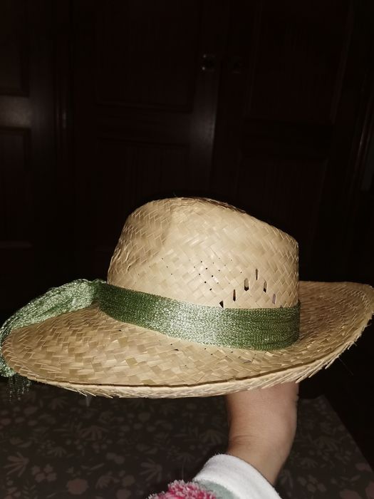 Chapéu novo com etiqueta