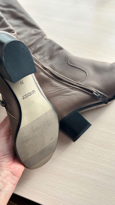 Нові шкіряні чоботи,39 р,єврозима