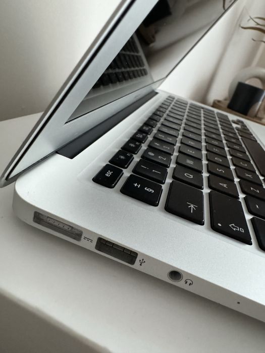 Macbook air (13-inch, 2017)