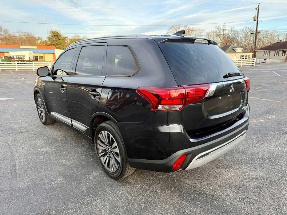 Mitsubishi Outlander SEL      2020