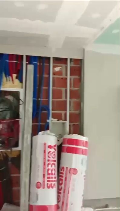 Pladur, barramento, pintura e aplicação de papel de parede