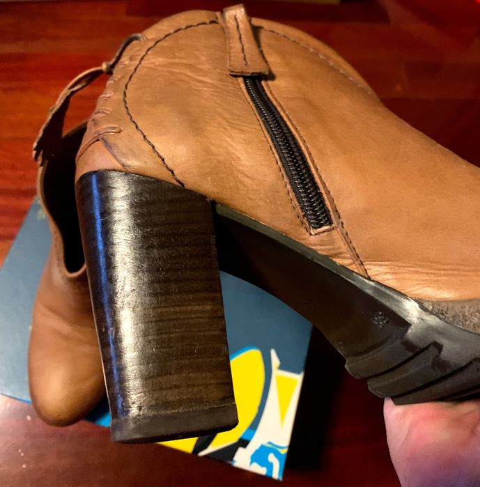 Botins em pele camel 38
