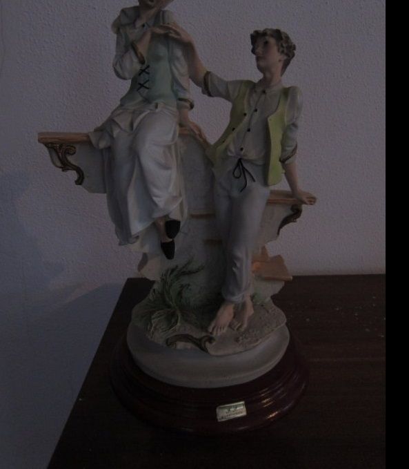 Estatueta Marfinite Casal de 36 cm de altura