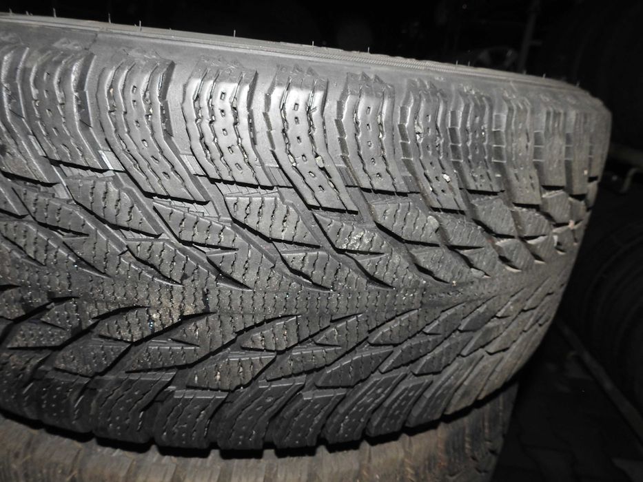 4x Nokian Hakkapeliitta R3 SUV  275/45r21 110T 2x8,5 2x7,5 mm 21rok