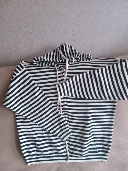 Продам женскую кофту