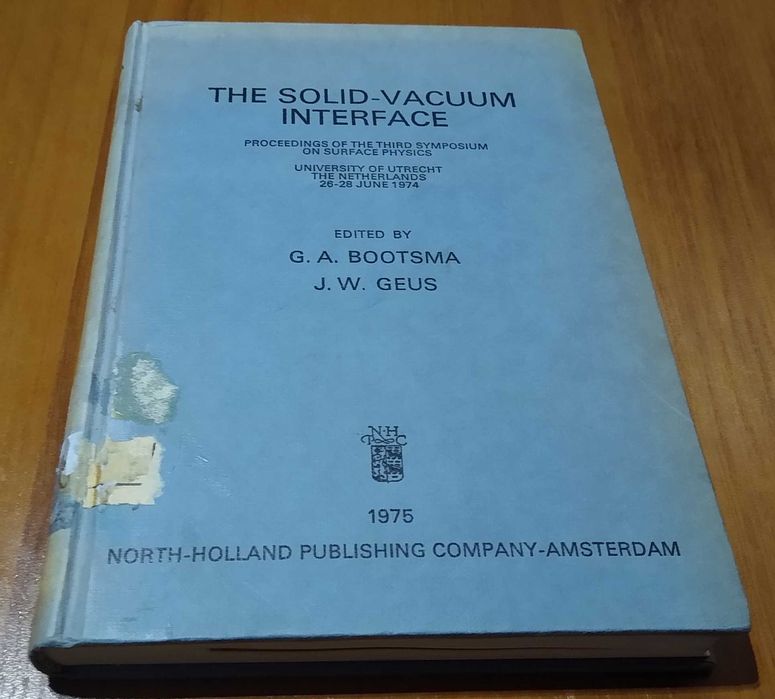 The solid-vacuum interface  Bootsma  Geus.