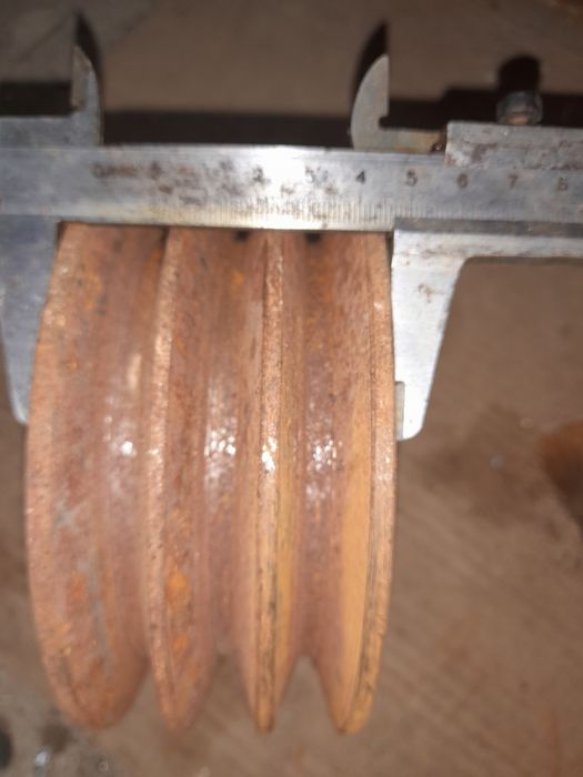 Шків крупний,трьохканальний розміри на фото.