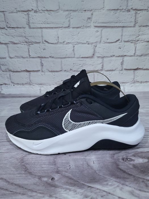 Кросівки Nike Legend Essential 3